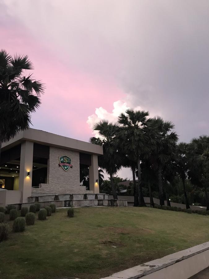 Suwan Golf & Country Club Guest House Nakhon Chai Si Eksteriør bilde
